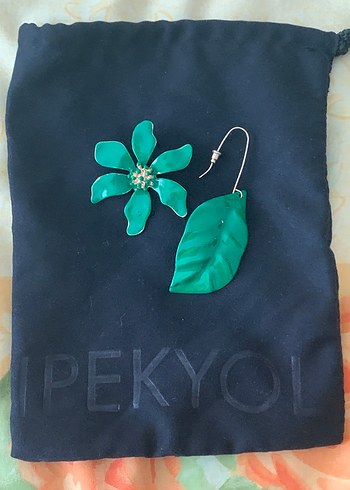 ipekyol İpekyol Yeşil Çiçek ve Yaprak Küpe