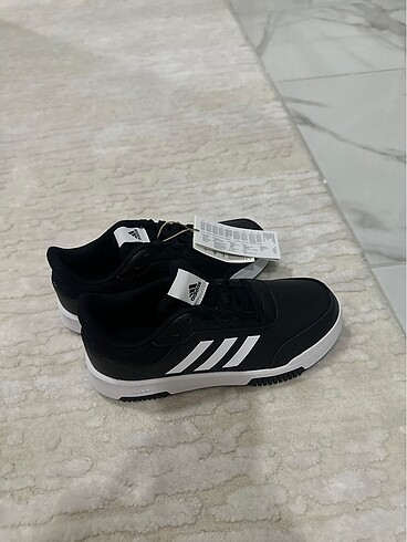 Adidas spor ayakkabı