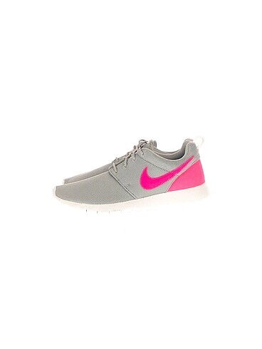 Nike Spor Ayakkabı %70 İndirimli.