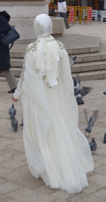 Uçuş uçuş işlemeli tesettür gelinlik - Görsel 4