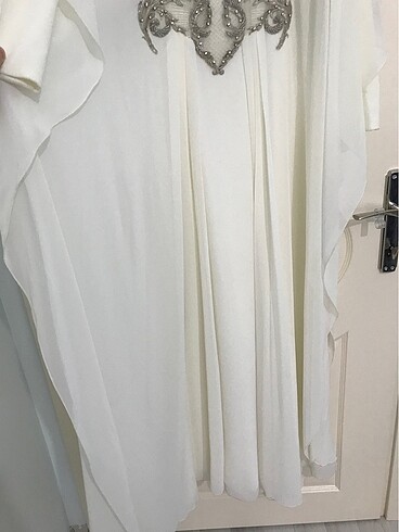 Uçuş uçuş işlemeli tesettür gelinlik - Görsel 7