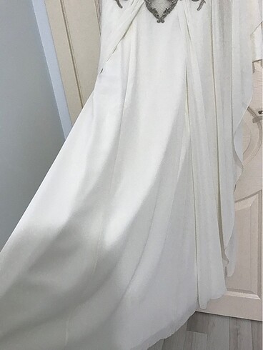 Uçuş uçuş işlemeli tesettür gelinlik - Görsel 9