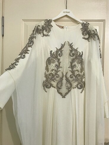 Uçuş uçuş işlemeli tesettür gelinlik - Görsel 13