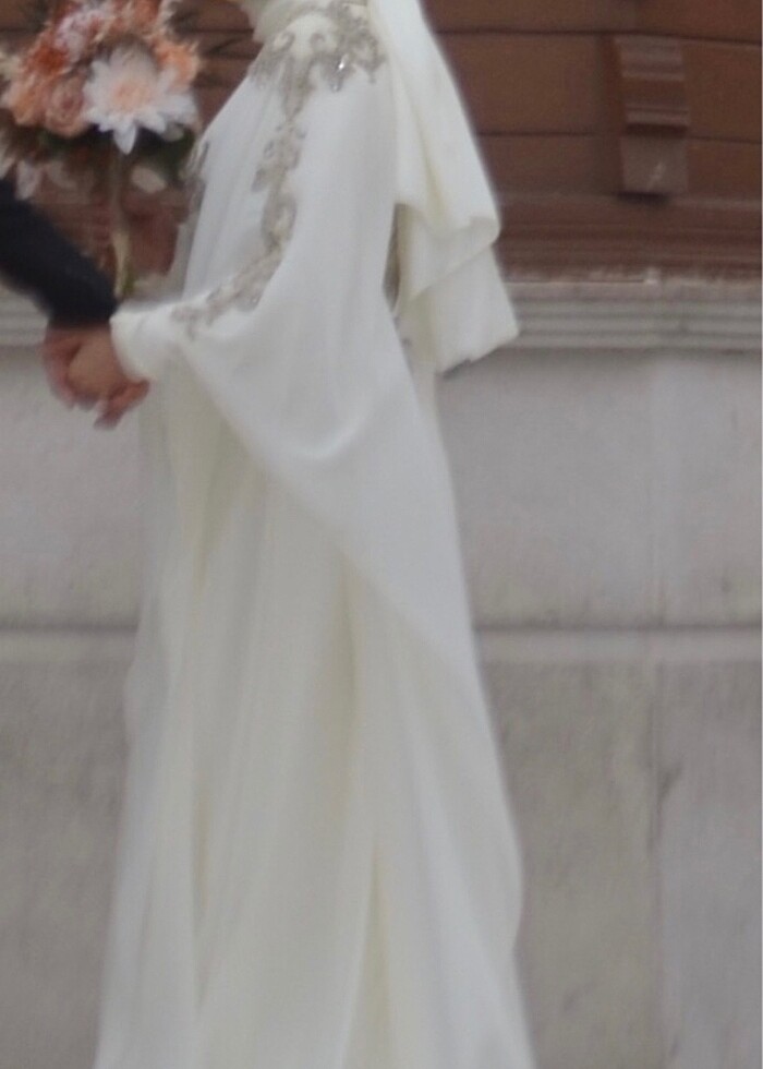 Uçuş uçuş işlemeli tesettür gelinlik - Görsel 3