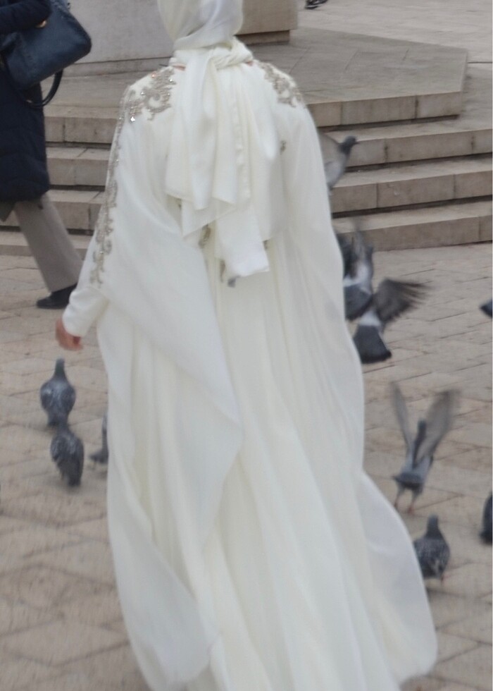 Uçuş uçuş işlemeli tesettür gelinlik - Görsel 4