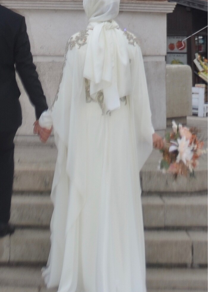 Uçuş uçuş işlemeli tesettür gelinlik - Görsel 5