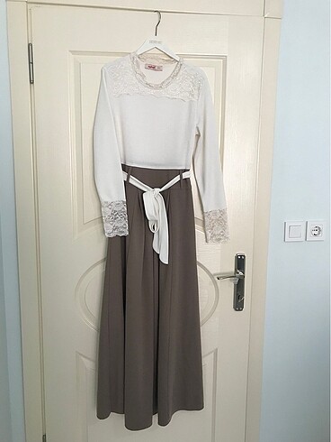 Dantel detaylı vintage tesettür elbise - Görsel 5