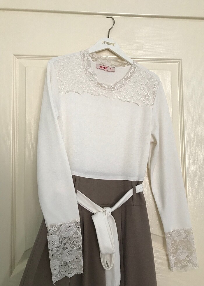 Dantel detaylı vintage tesettür elbise - Görsel 3