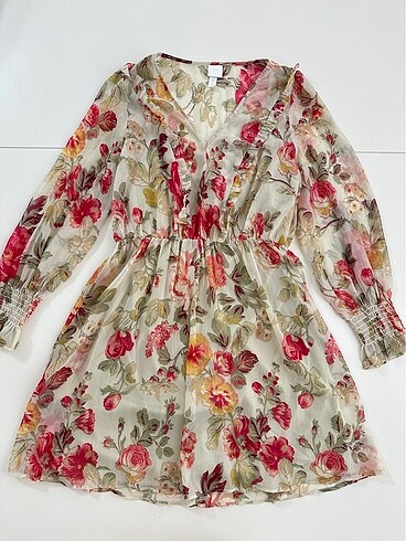 H&M çiçekli uçuş uçuş mini elbise