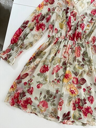 H&M H&M çiçekli uçuş uçuş mini elbise