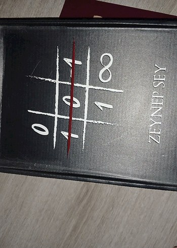  Beden Zeynep Sey - Kimse Gerçek Değil