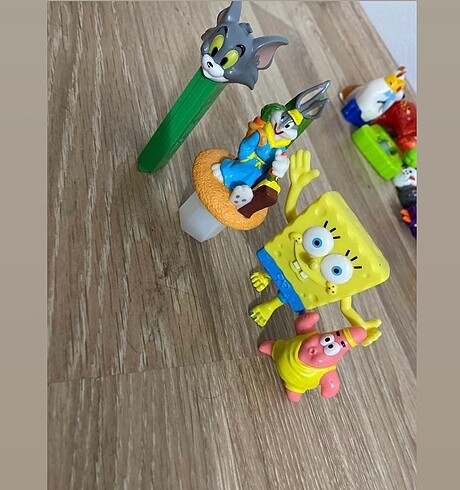 Looney tunes ve sünger bob figürleri