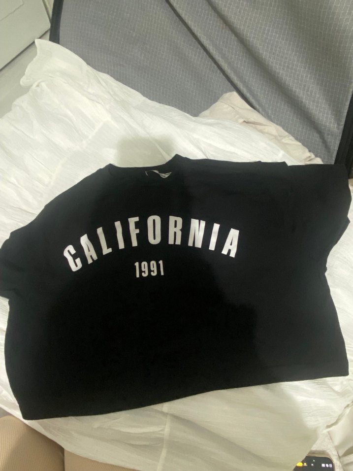 Siyah Baskılı Kısa Denim Tişört - Görsel 2