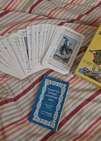 Tarot'un Görsel Anahtarı 1910 Kitabı