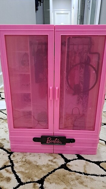 Barbie Dolabı