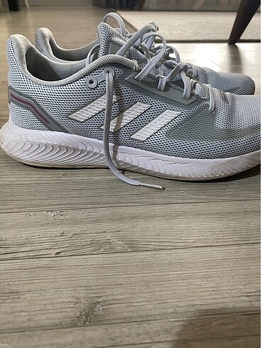 Orijinal Adidas spor ayakkabısı