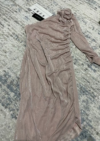 Tek Omuz Pudra Işıltılı Mini Abiye Elbise - Görsel 2