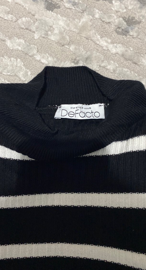 Siyah Beyaz Çizgili Boğazlı Triko Kazak - Görsel 3