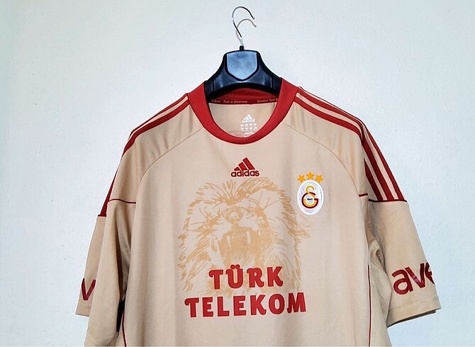 Galatasaray 2010-2011 retro forma