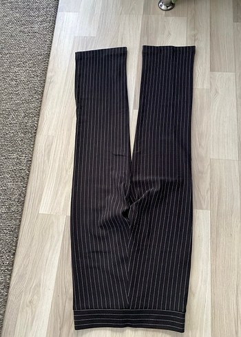 Trendyol & Milla Kadın Siyah Çizgili Pilili Kumaş Pantolon