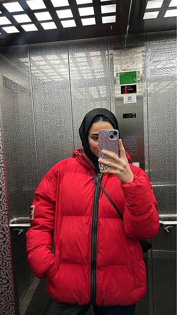 kırmızı şişme mont