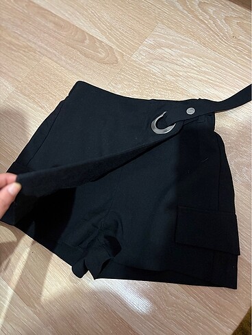 Bershka Şortlu Etek