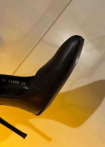 Hotiç Siyah Deri Tokalı Stiletto Topuklu Kadın Ayakkabı