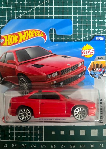 Kırmızı Hot Wheels Maserati Shamal