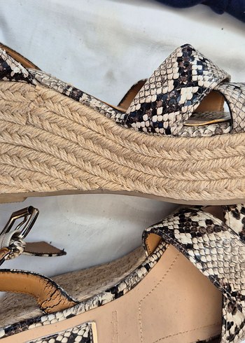 Stradivarius Yılan Desenli Platform Topuklu Kadın Sandalet Stradivaius