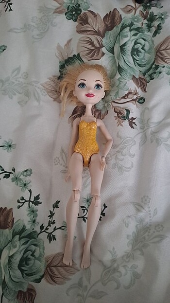 Ever after high bebeği