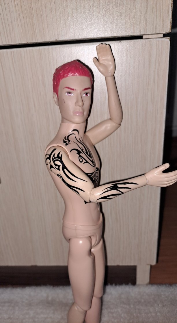 Turuncu Saçlı Dövmeli Ful Eklemli Erkek Bebek Ken - Görsel 4