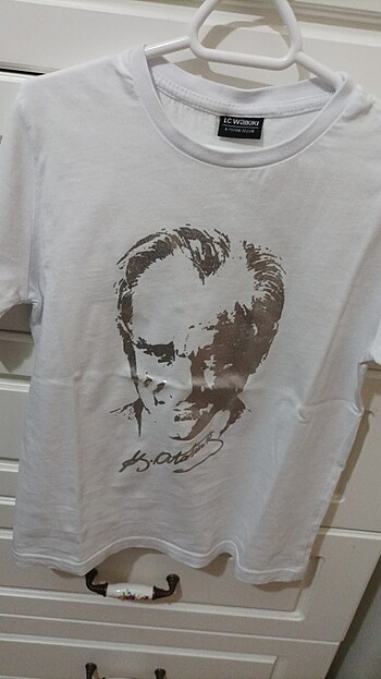 Atatürk baskılı tişört 