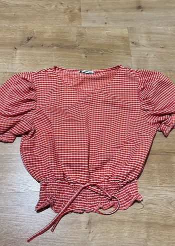 m Beden Kırmızı Kareli Fırfırlı Kısa Kollu Bluz