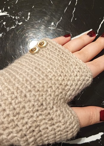 Düğmeli Bej Örgü Kadın Eldiven - Görsel 3