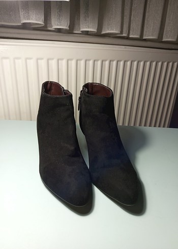 Siyah Süet Stiletto Topuklu Kadın Bot