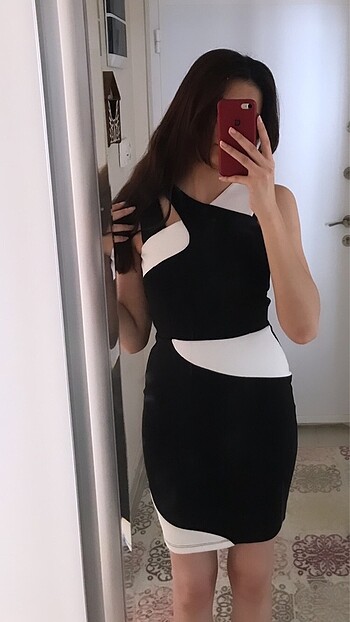 siyah beyaz dar elbise