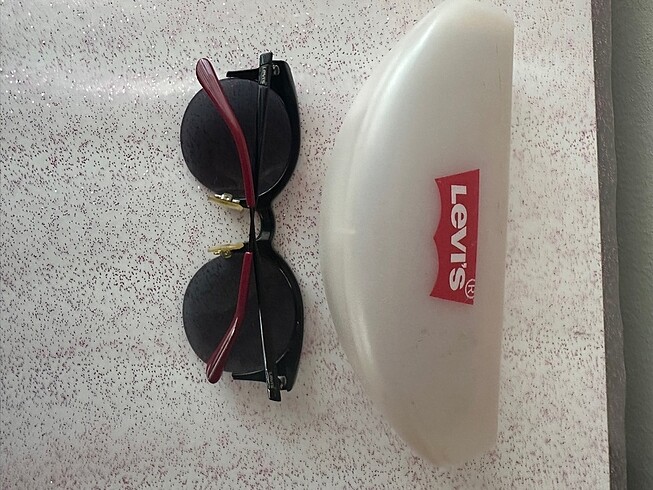 Levis gözlük