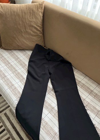 Püskül Detaylı Siyah Kumaş Kadın Pantolon - Görsel 3