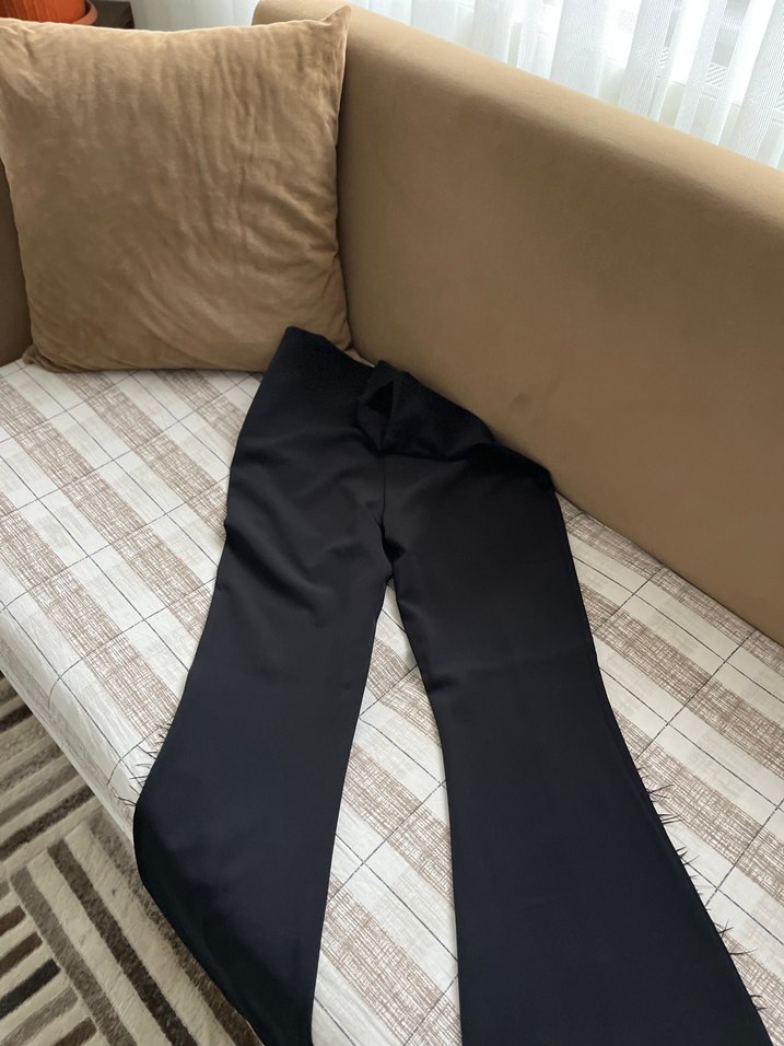 Püskül Detaylı Siyah Kumaş Kadın Pantolon - Görsel 3