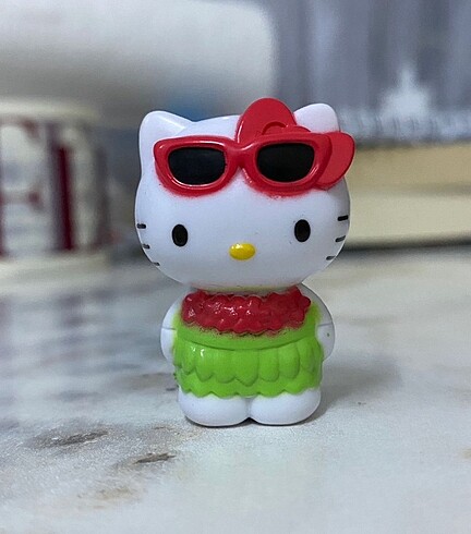 Hello kitty sürpriz yumurta figür gözlüklü etekli hello kitty