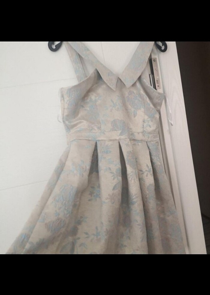 Dizilerde düğünler için elbise etiketi üzerinde - Görsel 3