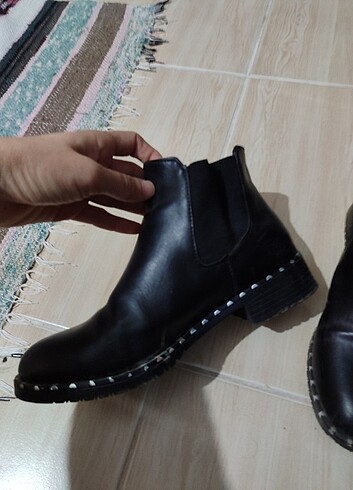 37 Beden siyah Renk Kısa bot