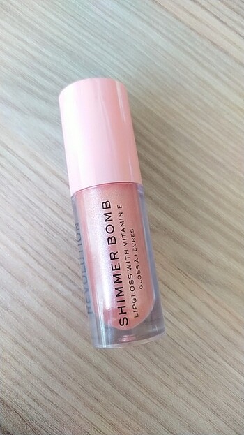 Revolution Shimmer Bomb