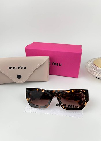  Beden Miu Miu Street Style Güneş Gözlüğü
