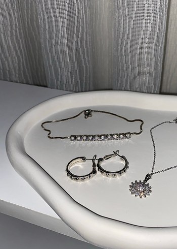 Nişan veya takılık dalgalı tepsi