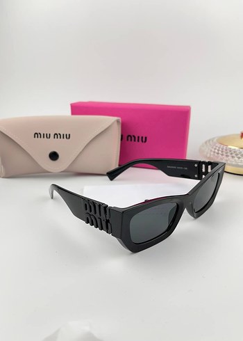 Miu Miu Siyah Kadın Güneş Gözlüğü