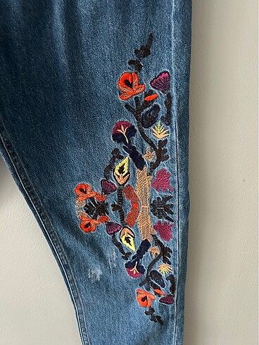 38 Beden dilvin çiçek işlemeli kot pantolon