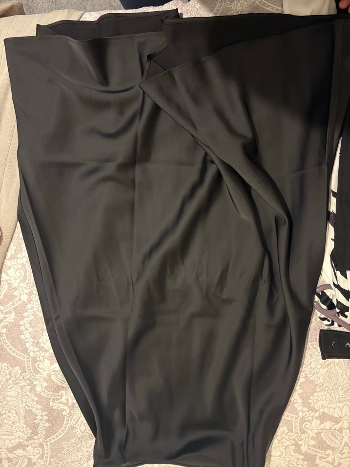 Drapeli Parlak Siyah etek SATEN - Görsel 4