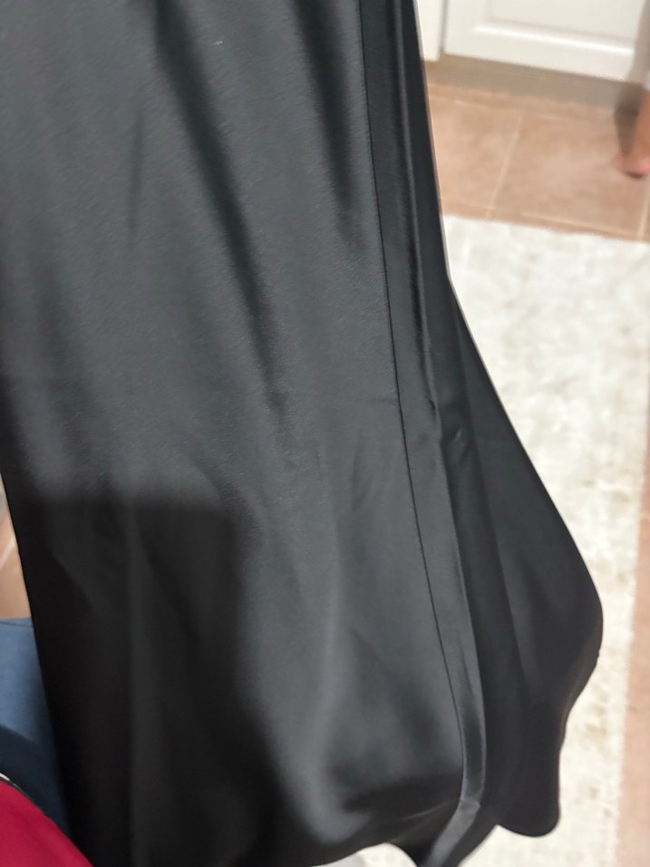 Drapeli Parlak Siyah etek SATEN - Görsel 2