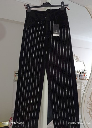 Siyah Çizgili Pilili Kadın Kot Pantolon - Görsel 4